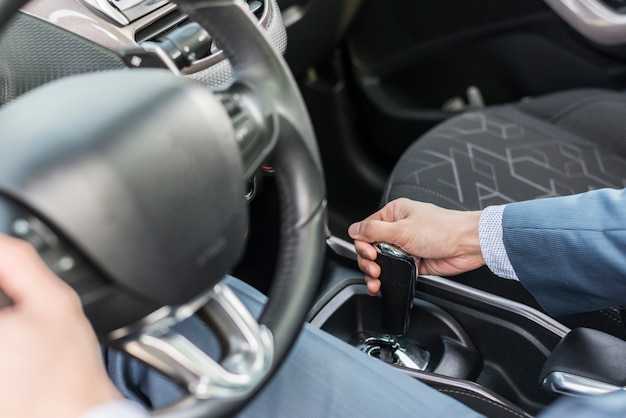 Снятие кожуха багажника для доступа к актуатору